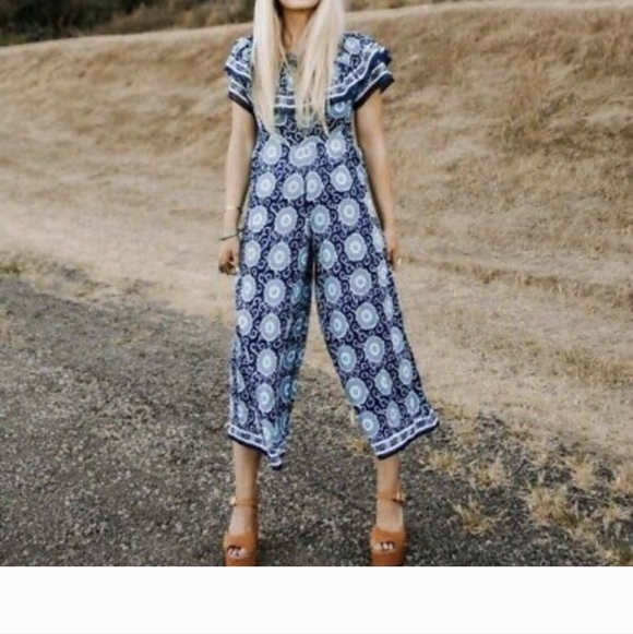 Off-Shoulder Blue Patterned Jumpsuit - Picture 4 of 8
